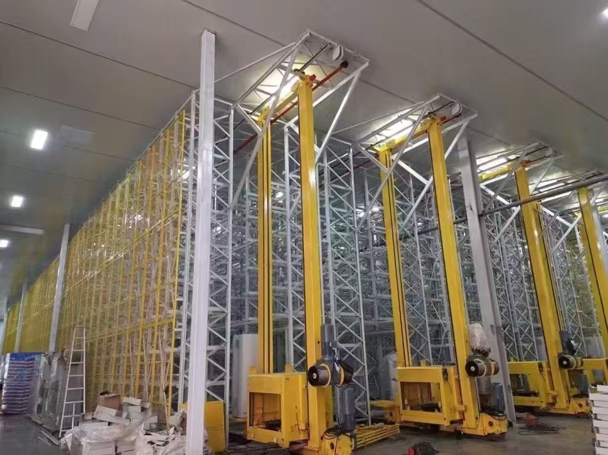 堆垛自动化立体仓库的高层货架是如何取货的？