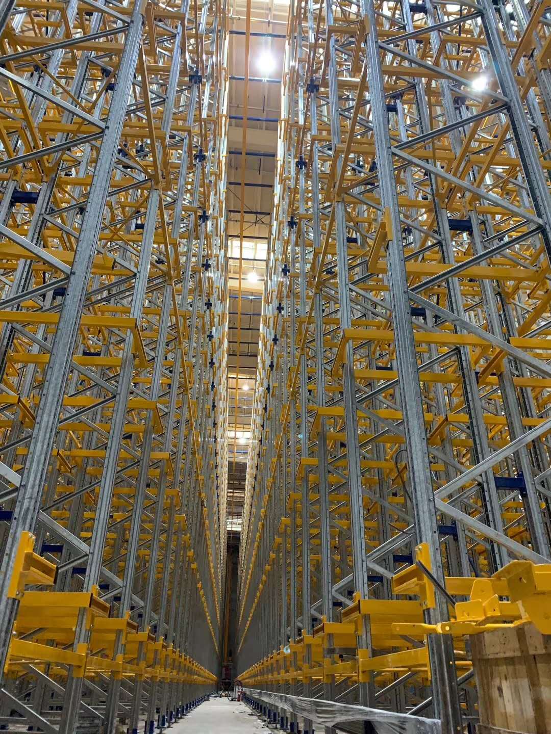 智能仓库：让汽车多品种混线生产 “供储产” 精准联动